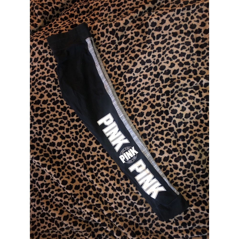 vs pink leggings • size medium.